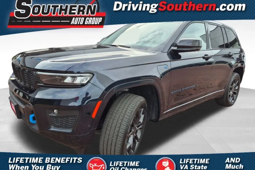 2023 Jeep Grand Cherokee Anniversary Edition photo 1
