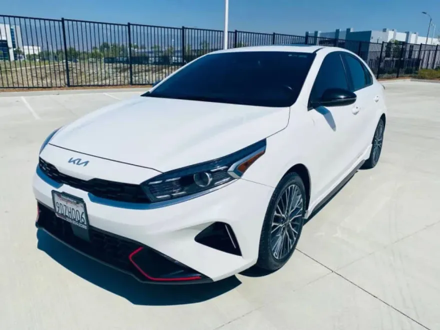 2023 Kia Forte GT-Line photo 1