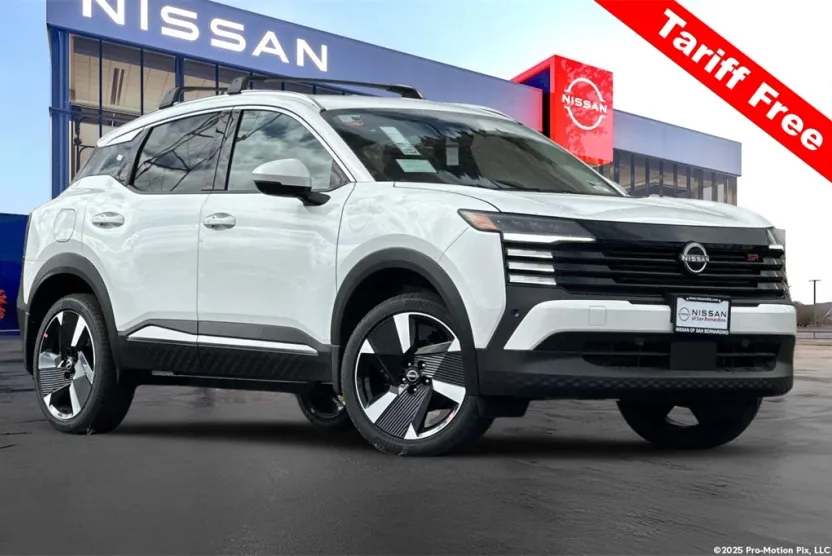 2025 Nissan Kicks SR photo 1