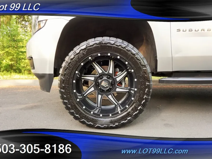 2018 Chevrolet Suburban LT photo 1