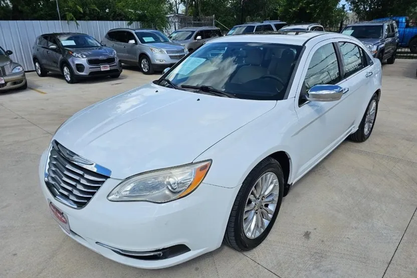2011 Chrysler 200 Limited photo 1
