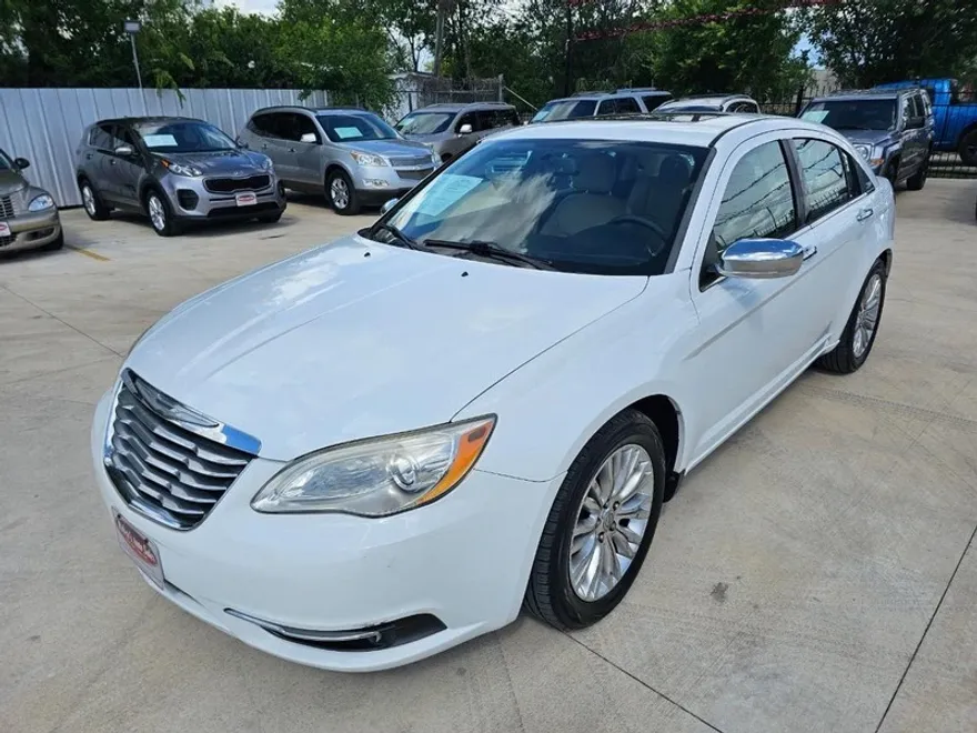 2011 Chrysler 200 Limited photo 1