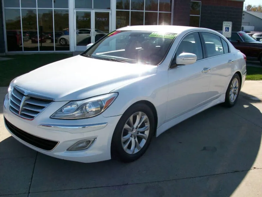 2012 Hyundai Genesis 3.8 photo 1
