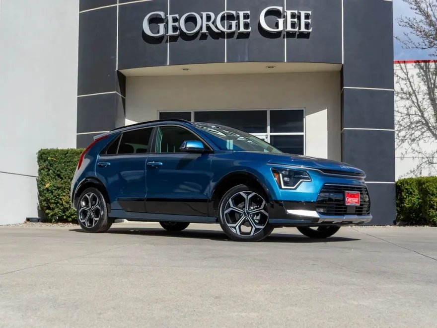 2025 Kia Niro Plug-In Hybrid SX photo 1
