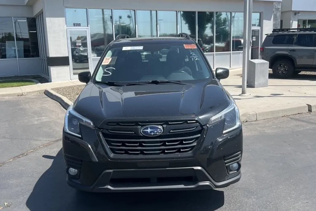 2022 Subaru Forester Premium photo 1