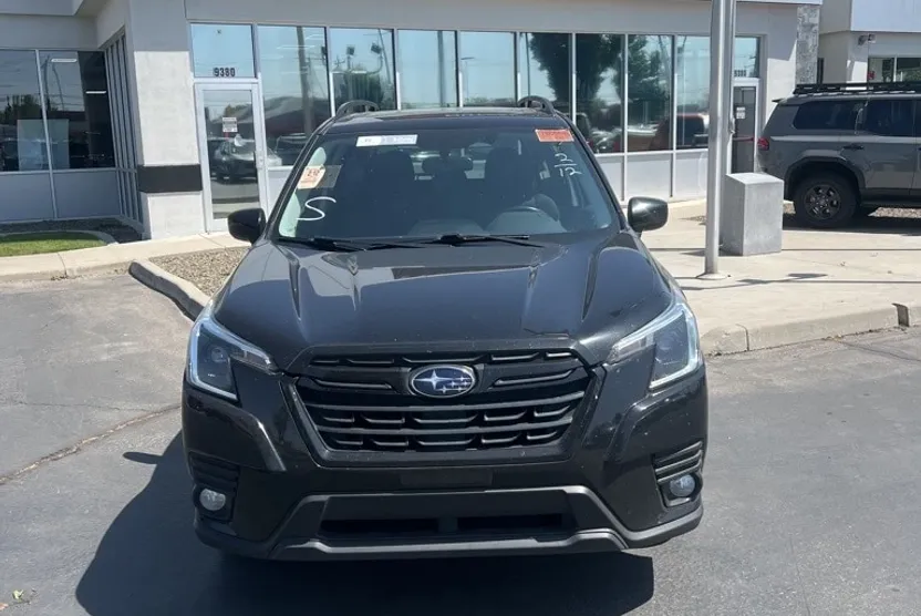 2022 Subaru Forester Premium photo 1