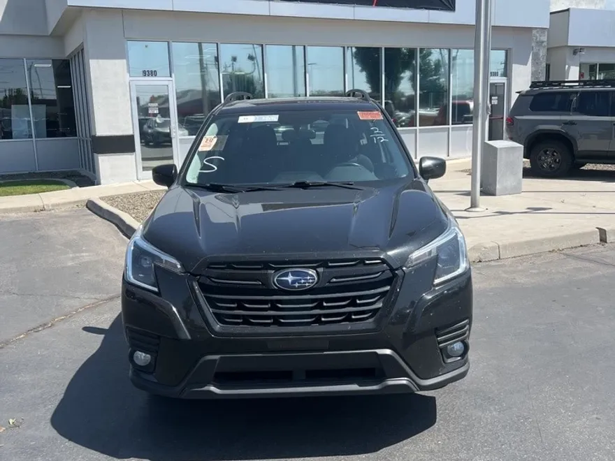 2022 Subaru Forester Premium photo 1