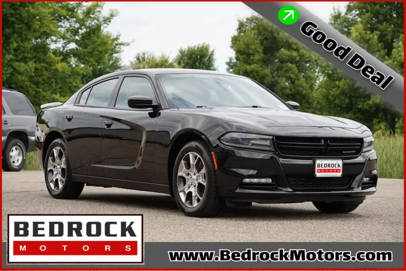 2015 Dodge Charger SXT photo 1