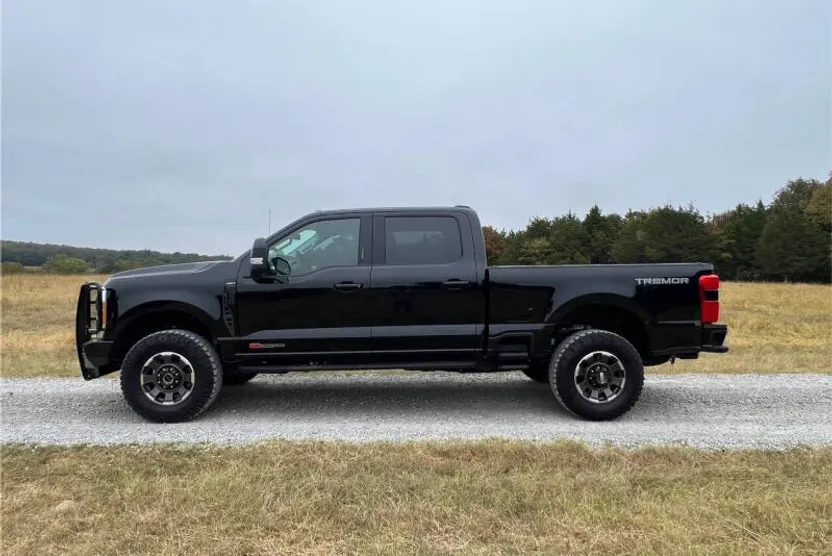 2024 Ford F-350 Lariat photo 1