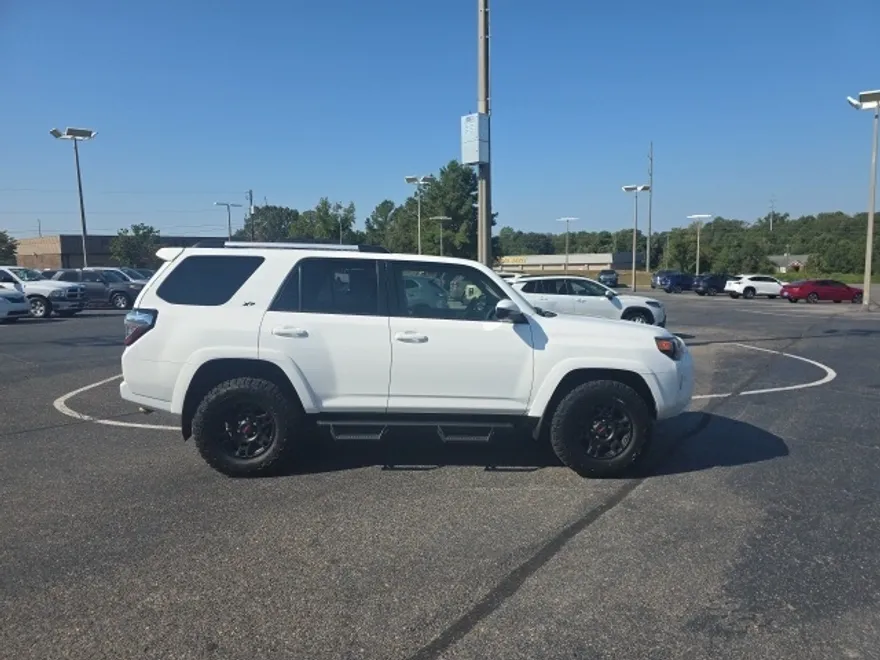 2019 Toyota 4Runner SR5 photo 1
