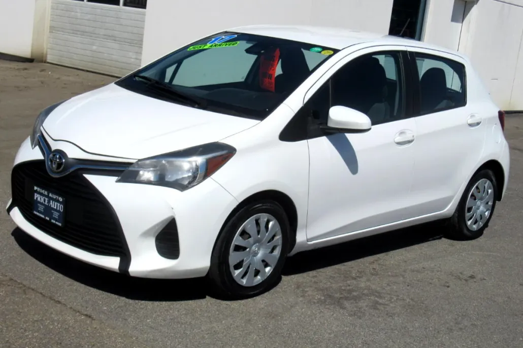 2017 Toyota Yaris L photo 1