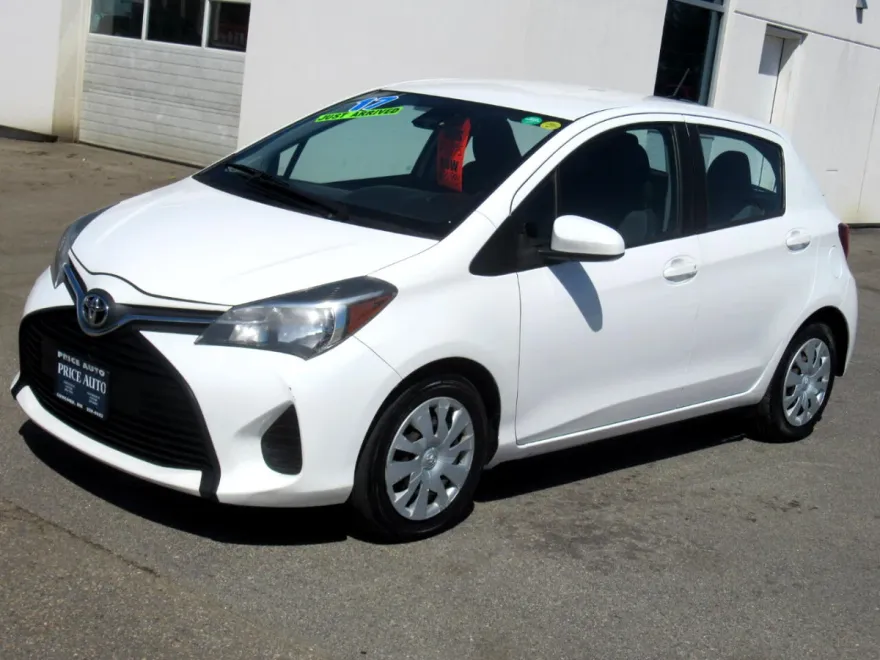 2017 Toyota Yaris L photo 1