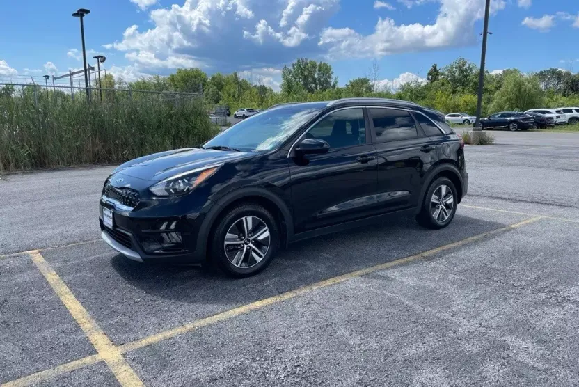 2020 Kia Niro LXS photo 1
