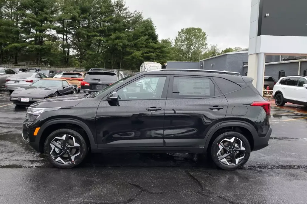 2025 Kia Seltos S photo 1