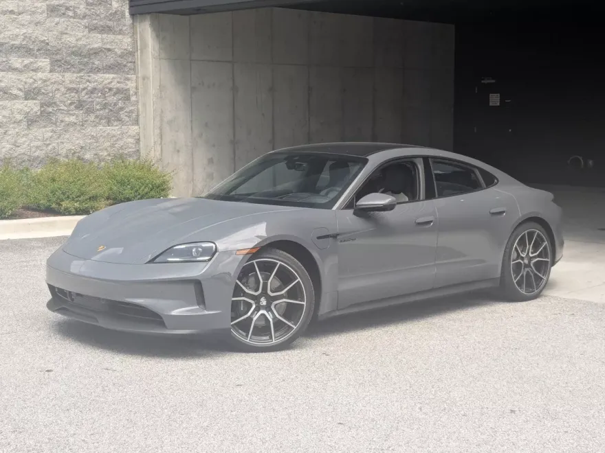 2025 Porsche Taycan 4 photo 1