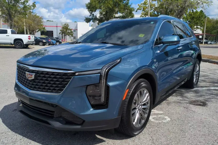 2024 Cadillac XT4 Premium Luxury photo 1