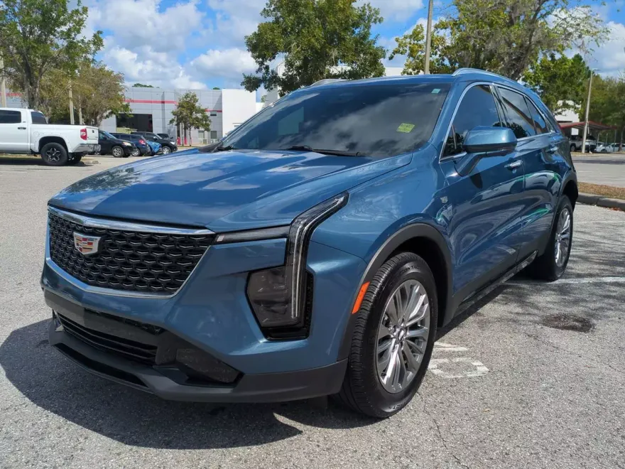 2024 Cadillac XT4 Premium Luxury photo 1