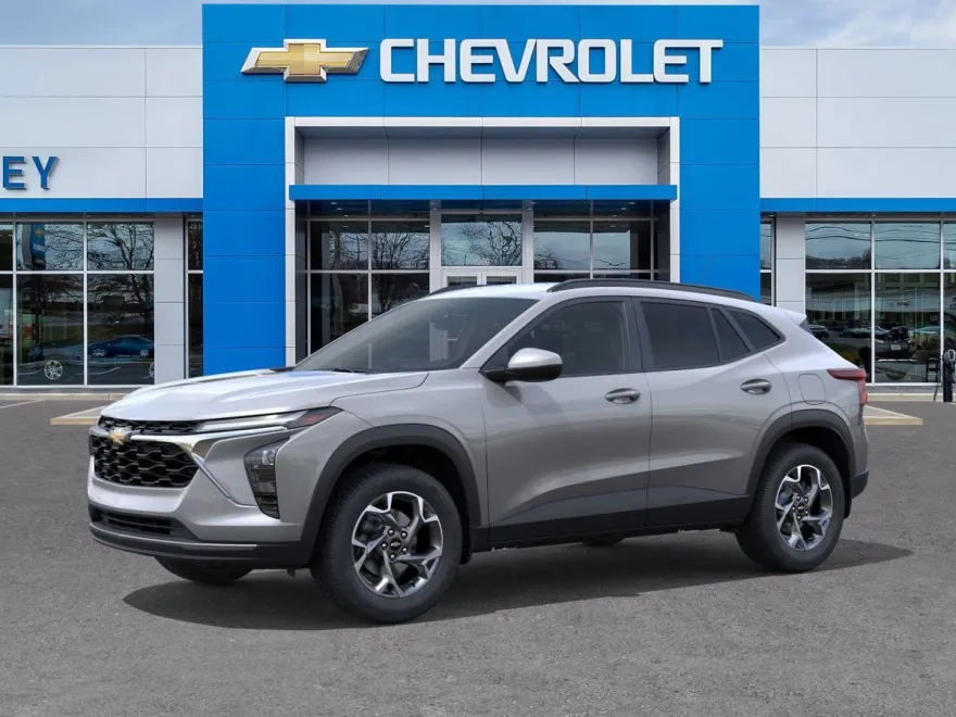 2025 Chevrolet Trax LT photo 1