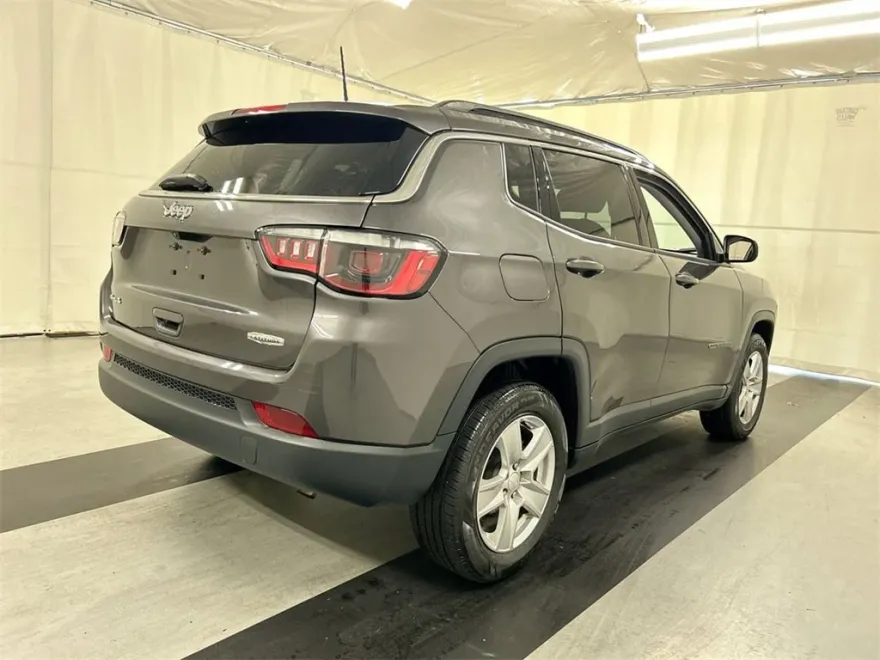 2022 Jeep Compass Latitude photo 1
