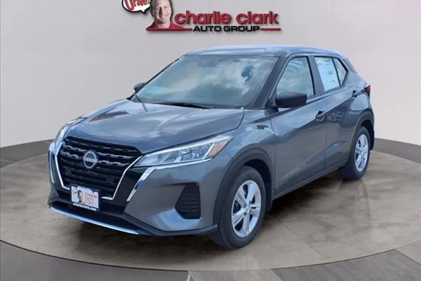 2025 Nissan Kicks Play S photo 1