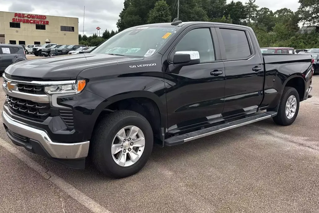 2024 Chevrolet Silverado 1500 LT photo 1