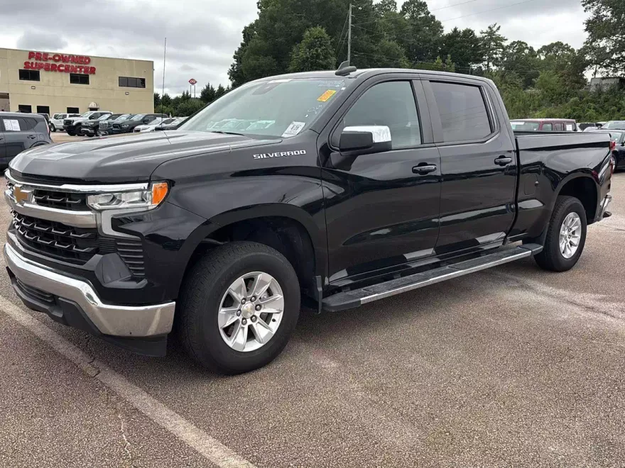 2024 Chevrolet Silverado 1500 LT photo 1