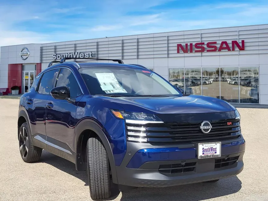 2026 Nissan Kicks SR photo 1