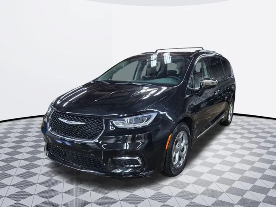2023 Chrysler Pacifica Limited photo 1