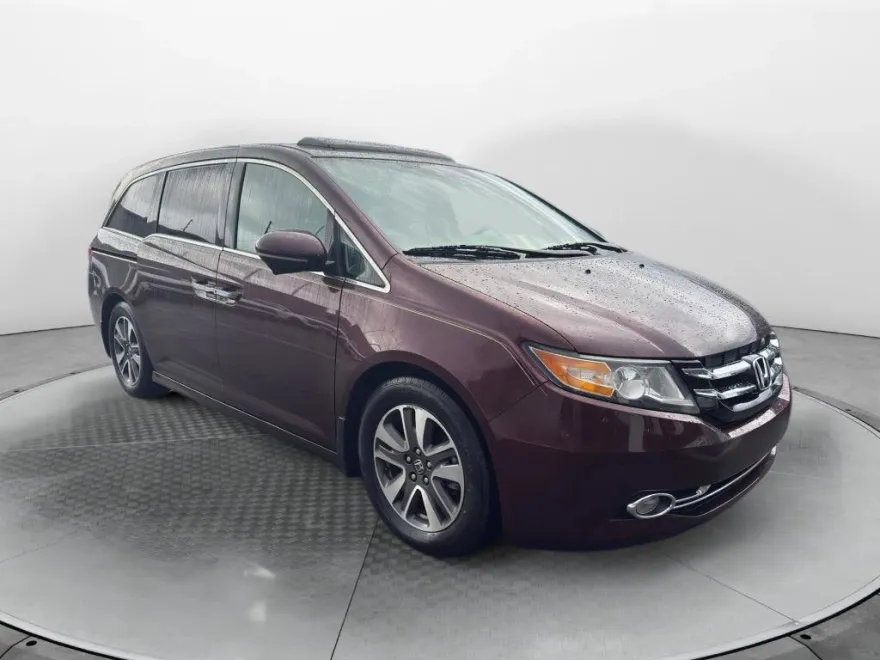 2014 Honda Odyssey Touring photo 1