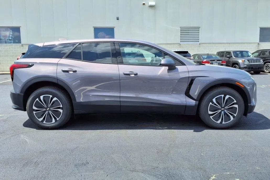 2025 Chevrolet Blazer EV photo 1