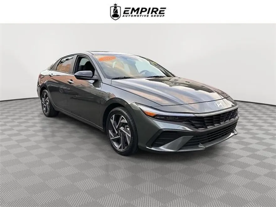 2025 Hyundai Elantra SEL Sport photo 1