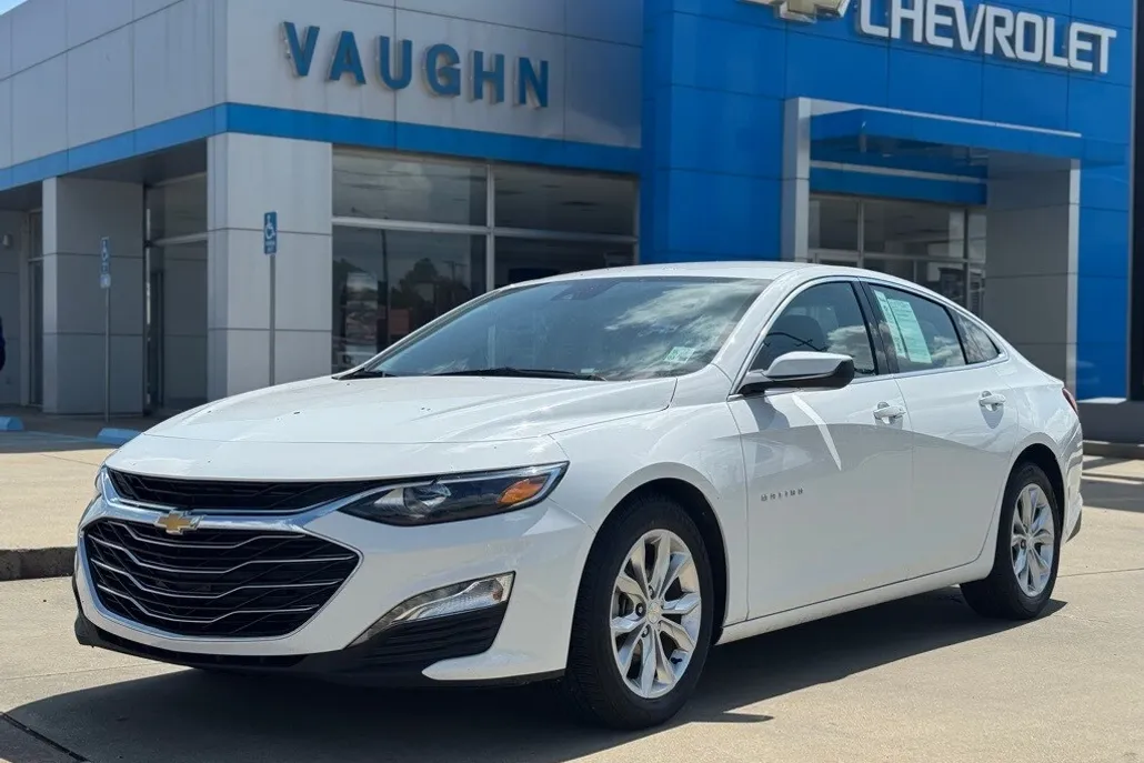 2023 Chevrolet Malibu 1LT photo 1