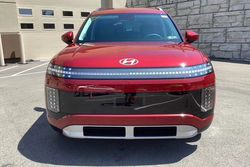 2026 Hyundai Ioniq SEL photo 1