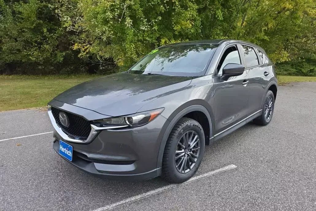 2019 Mazda CX-5 Touring photo 1