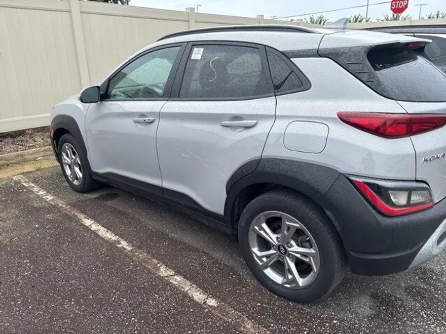 2022 Hyundai Kona SEL photo 1
