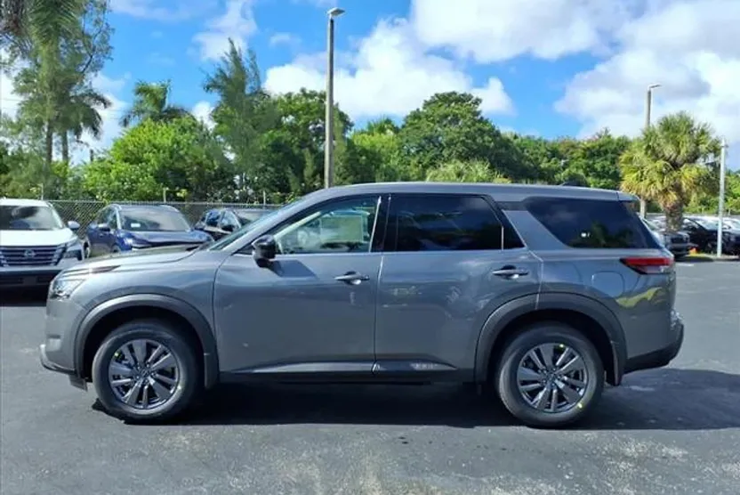 2025 Nissan Pathfinder S photo 1