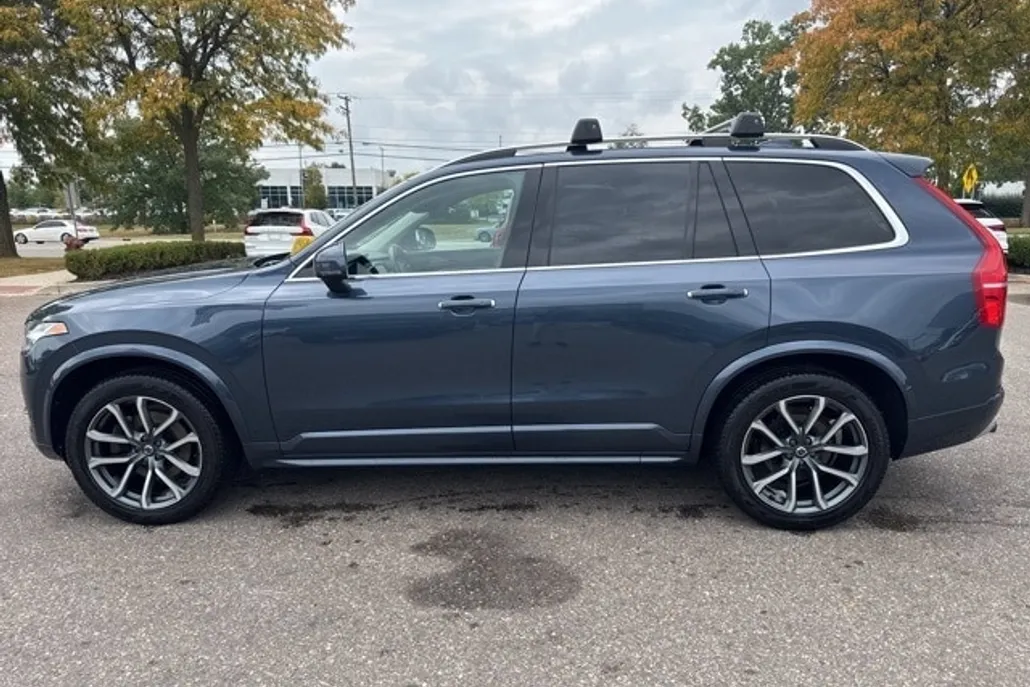 2019 Volvo XC90 T5 Momentum photo 1