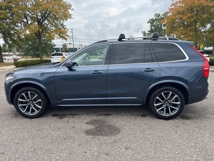 2019 Volvo XC90 T5 Momentum photo 1