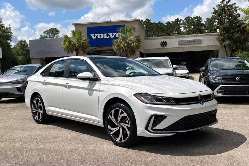 2025 Volkswagen Jetta SEL photo 1