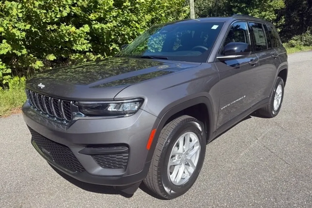 2025 Jeep Grand Cherokee Laredo X photo 1