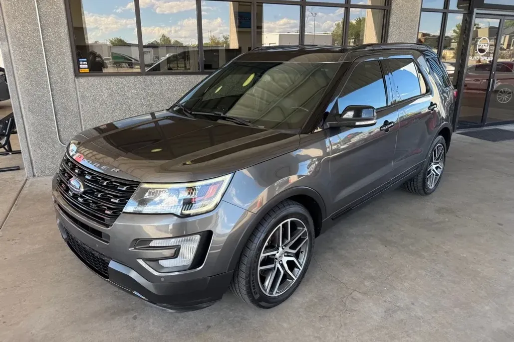 2017 Ford Explorer Sport photo 1