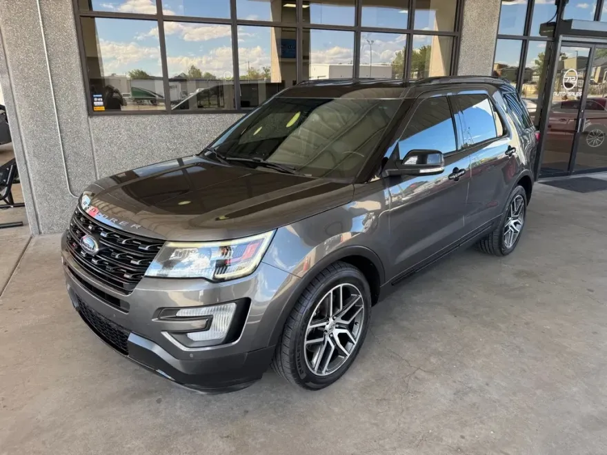 2017 Ford Explorer Sport photo 1