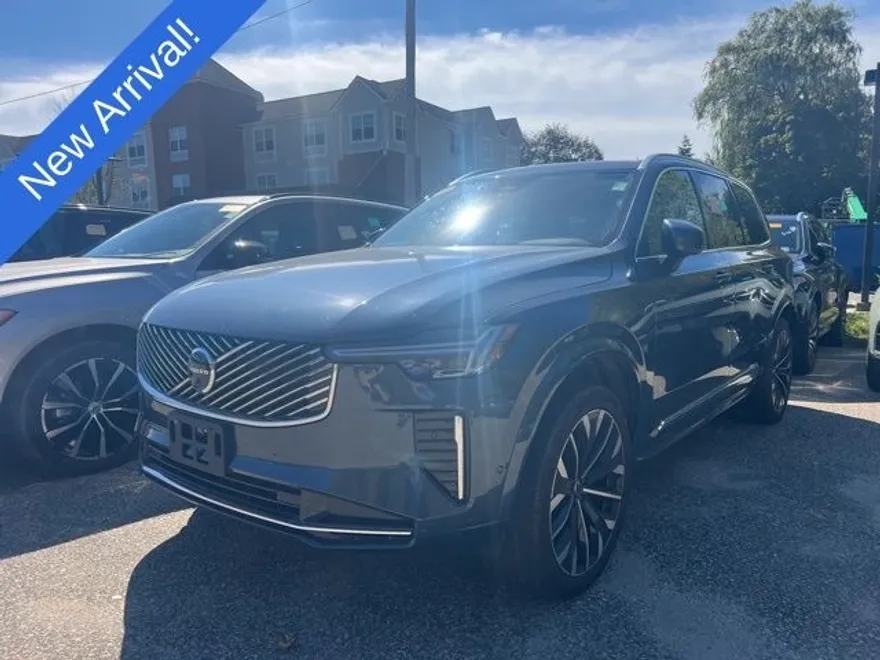 2025 Volvo XC90 B5 Plus photo 1