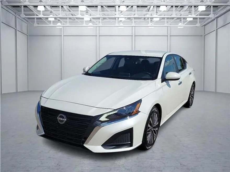2023 Nissan Altima 2.5 SV photo 1
