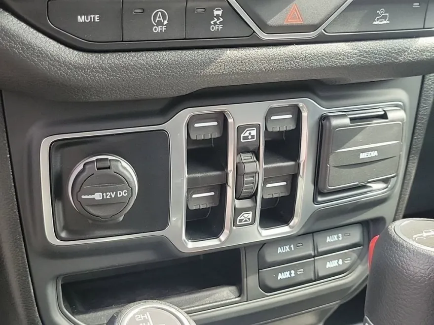 2025 Jeep Gladiator photo 18
