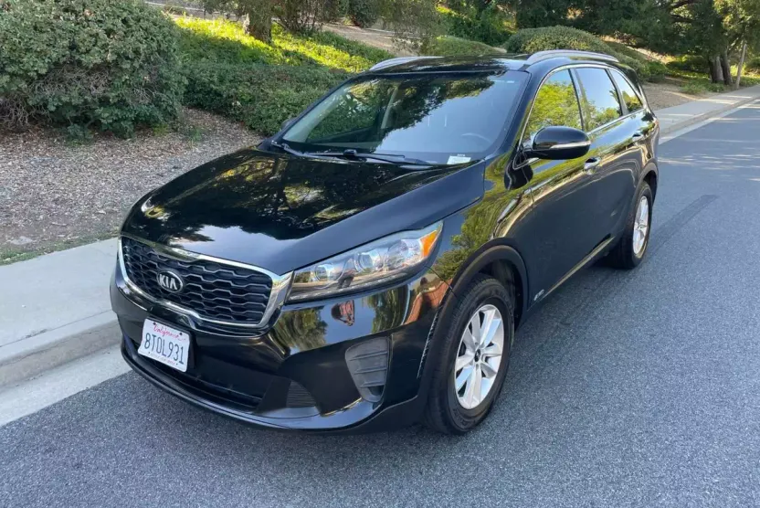 2019 Kia Sorento LX photo 1