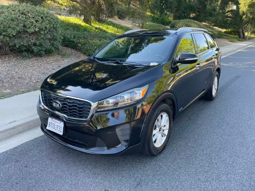 2019 Kia Sorento LX photo 1