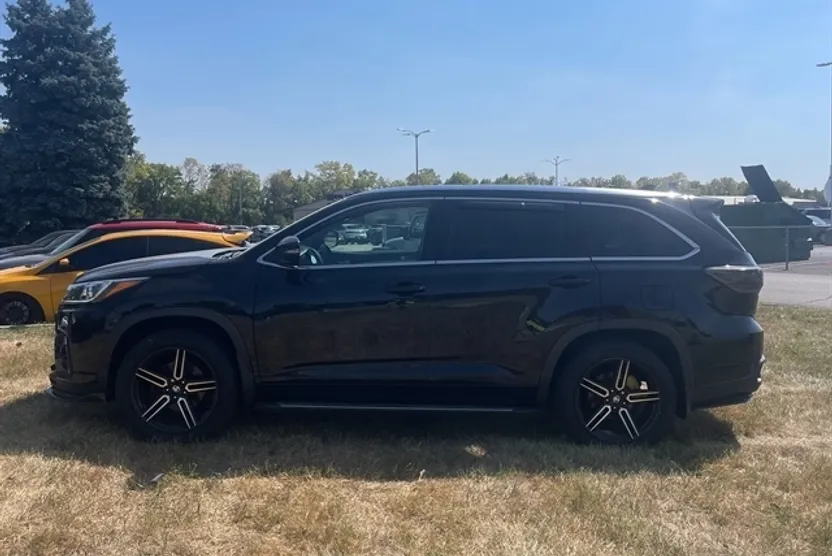 2017 Toyota Highlander XLE photo 1