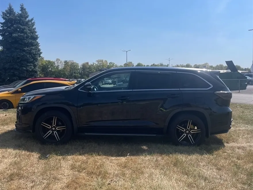 2017 Toyota Highlander XLE photo 1