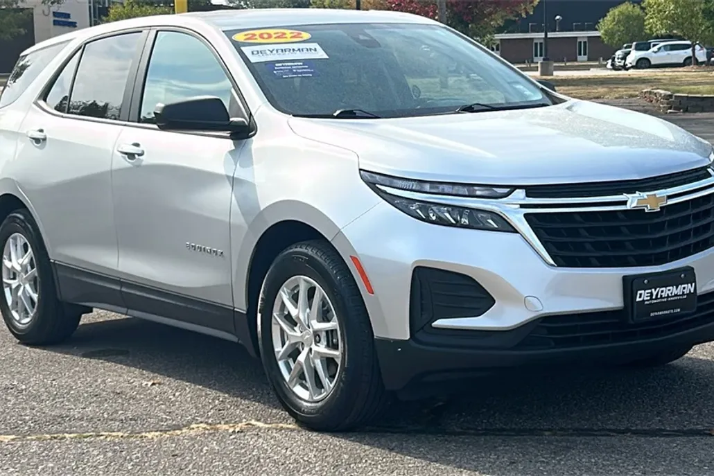 2022 Chevrolet Equinox LS photo 1